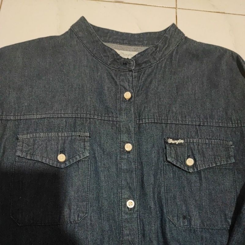 Kemeja Blouse Shirt Women Denim Wrangler ไซส์ M. เหมือนใหม่จริงๆ!!