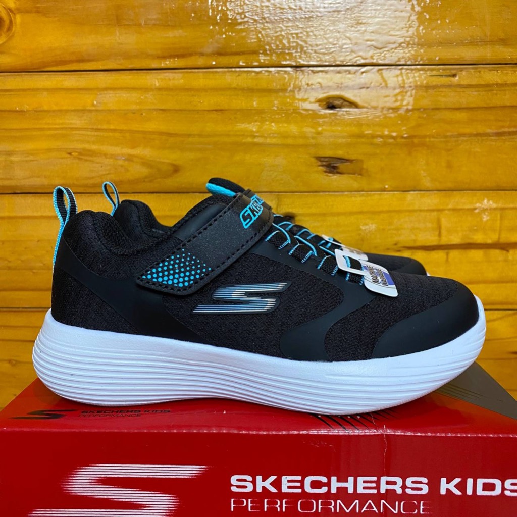 Skechers KIDS รองเท้าวิ่ง ไซซ์ 28.5 สําหรับเด็ก 400 V2 303560 รองเท้าผ้าใบ น้ําหนักเบา สวมใส่สบาย สีดํา สีฟ้า ของแท้ สําหรับผู้ชาย