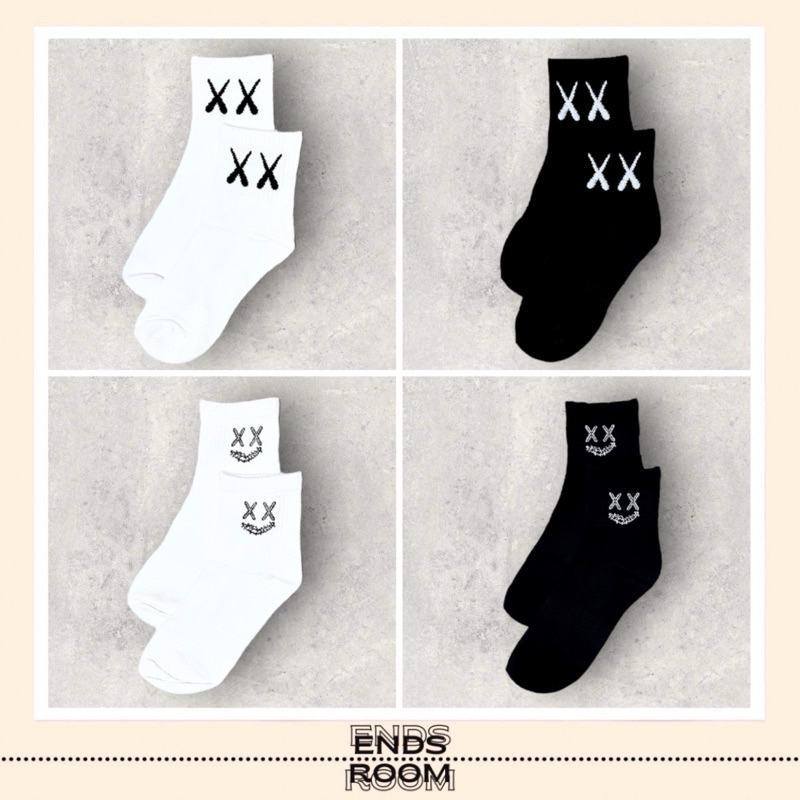 MATA KAWS SHORT SOCKS สีดําและสีขาว ANKLE SOCKS