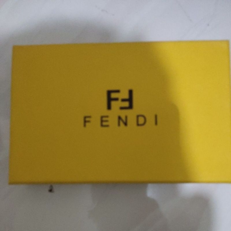 กระเป๋าสตางค์ผู้ชาย Fendi ใหม่