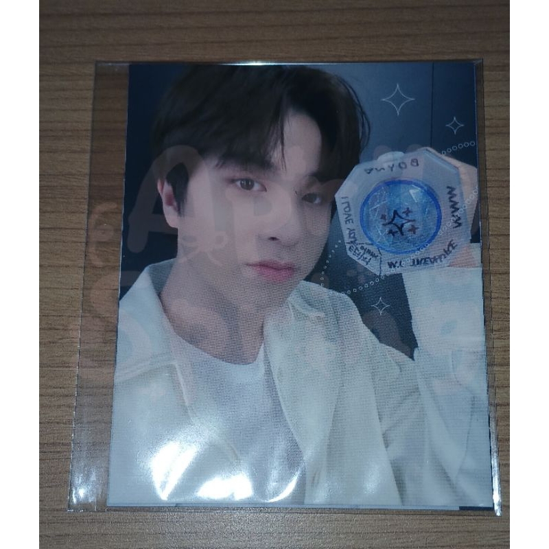 TREASURE JUNGHWAN TREASURE LIGHTSTICK BENEFIT