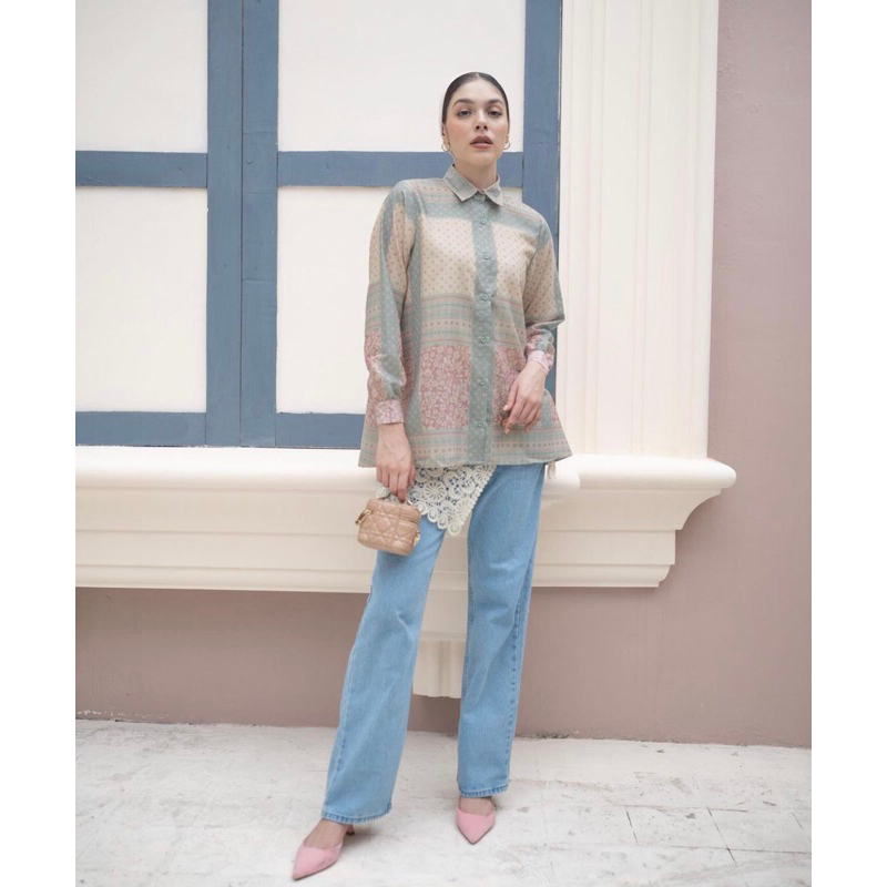 Preloved Linea เสื้อเบลาส์ โดย Vanilla ฮิญาบ