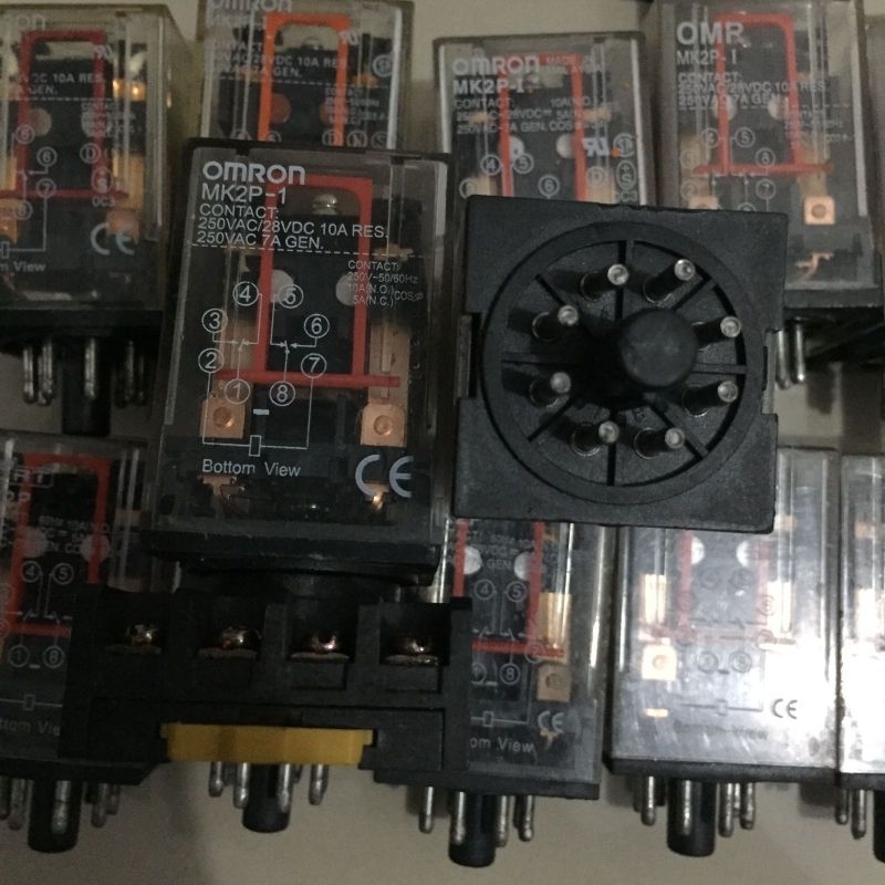 รีเลย์ mk2p i 220V + เต้ารับ