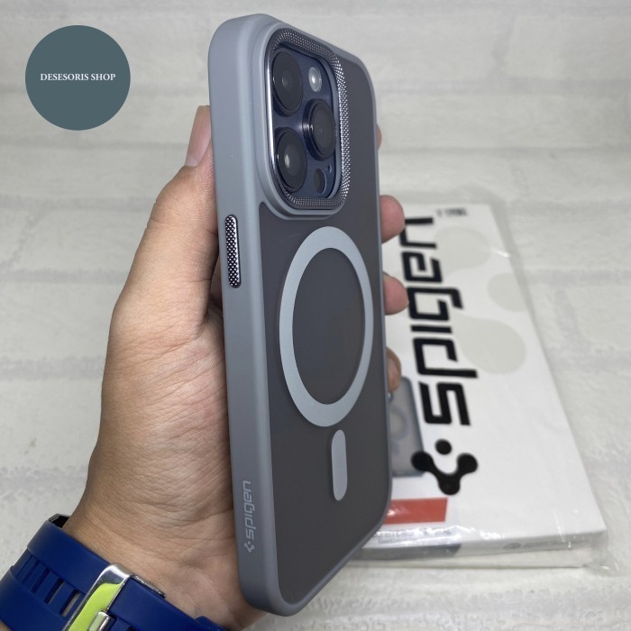 Spigen Case Magnetic iPhone 11 Helens Case