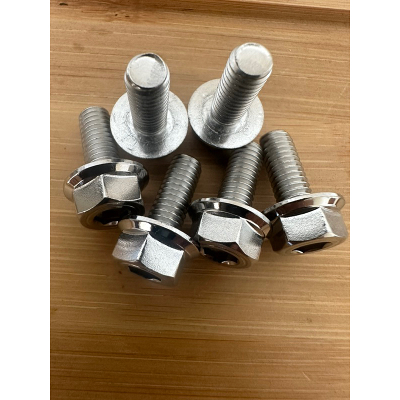 น็อตเฮงเกลียว 10 เส้น (m6 x 15)