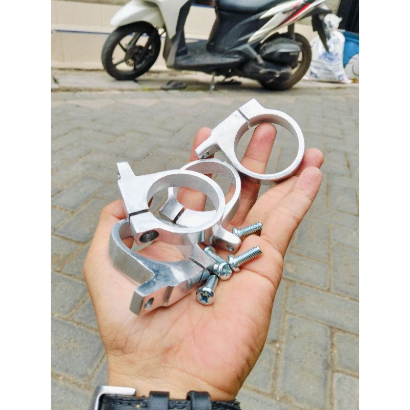 AS Ring Ear Lamp Bracket 30-32-33-41 RX KING. ซีบี. ก. เอ็มพี. เสือ.เวียน. นินจา. แหวน 1 ชุด 4 ชิ้น