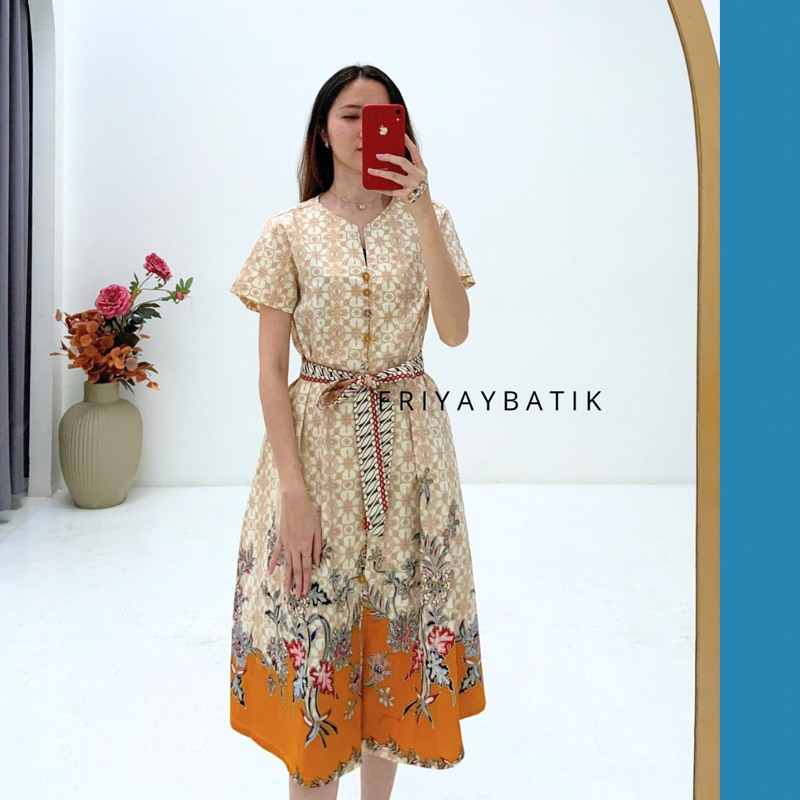 Yamie Batik Dress / ชุดเดรสผ้าบาติกแขนสั้นผู้หญิง