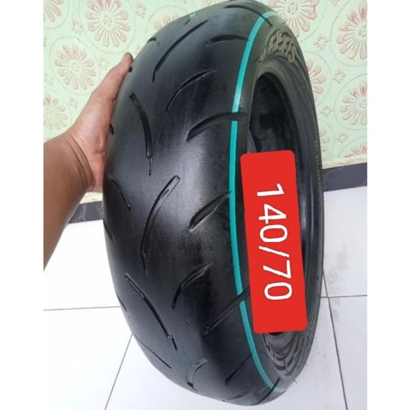 ยางหลัง nmax r13 uk140/70-13 tubles maxxis vectra