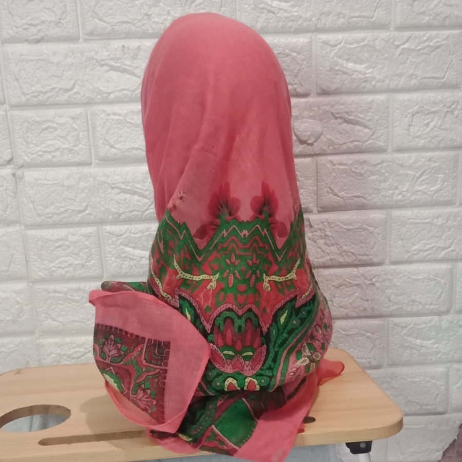 Preloved 7K Patterned Square Hijab