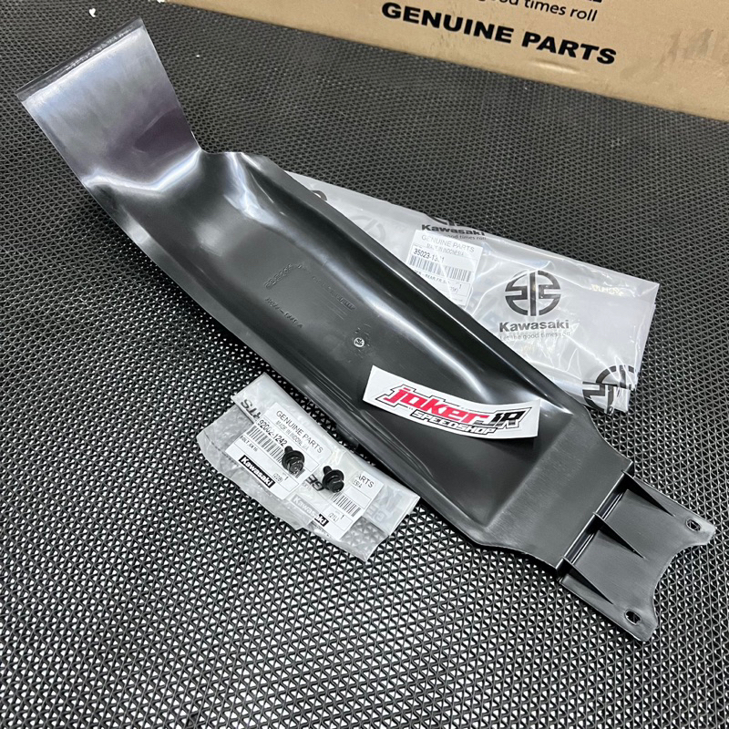 Original Kawasaki Ninja 150 R SS บังโคลนใต้คาร์รายบางบน 35023-1331