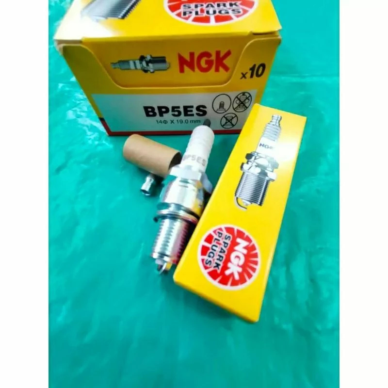 หัวเทียน NGK BP5ES / BP7ES / BP8ES 1 กล่อง มี 10 ชิ้น สําหรับรถมอเตอร์ไซค์ RXZ, Satria, Ninja รถคิจั