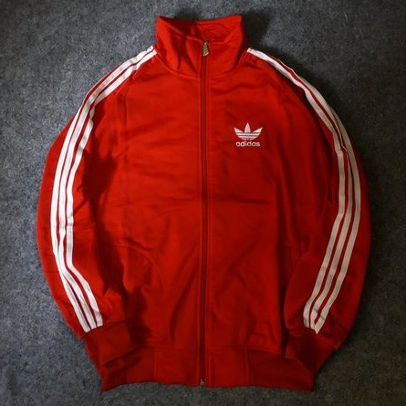MERAH เสื้อแจ็คเก็ตจ็อกท็อปลําลองสปอร์ตสีแดงสําหรับผู้ชายพร้อมข้อความปักลายสําหรับผู้ชายและผู้หญิง