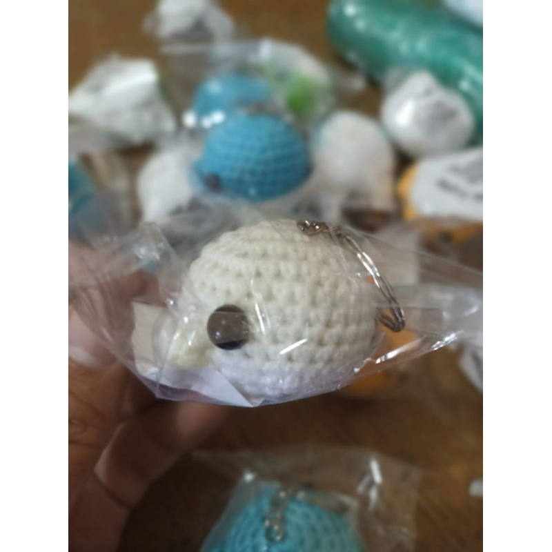 GANTUNGAN Amigrumi Baby Whale Keychain (Paus) พวงกุญแจถักสุ่มสี