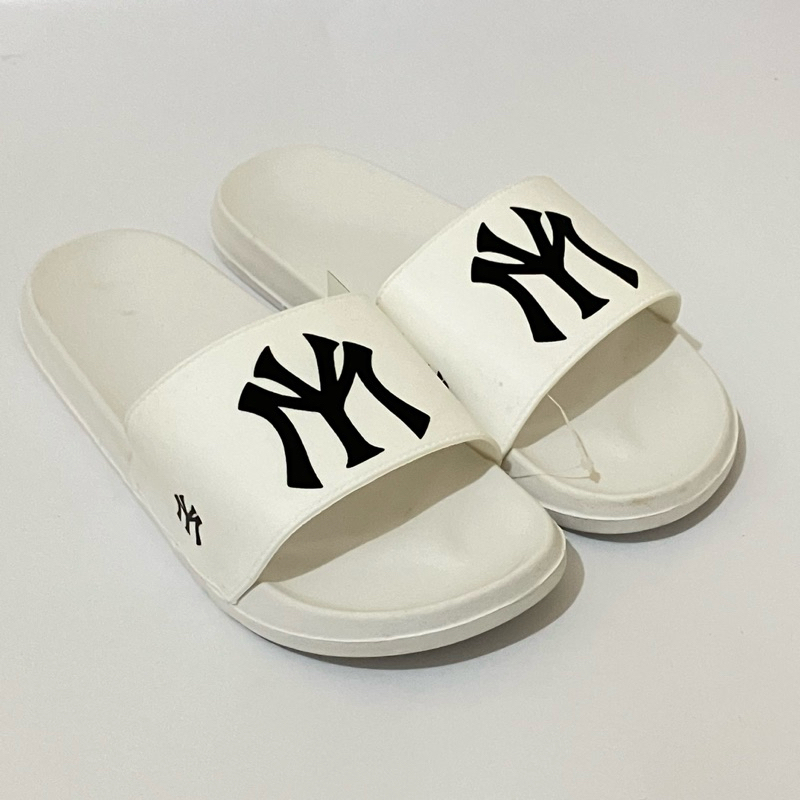 รองเท้าแตะ NY Slip**