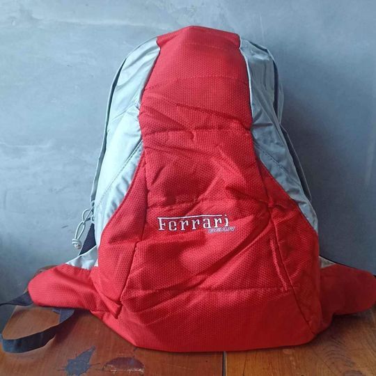 Ferrari Red Backpack - กระเป๋าเป้ผู้ชาย& 39;s