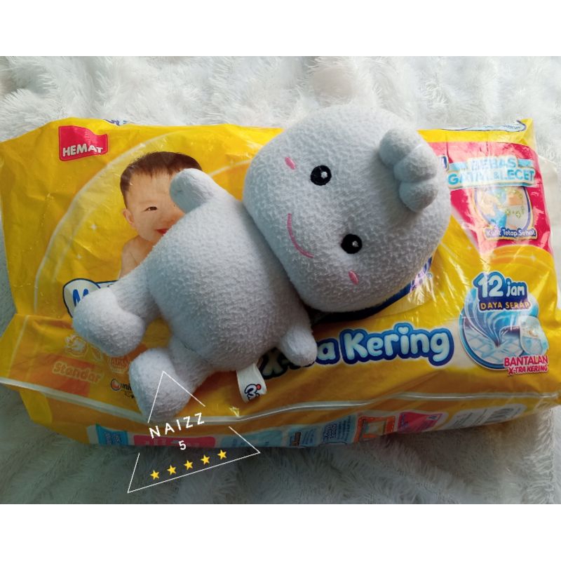 Pampers Mamypoko Pants ไซส์ M และตุ๊กตา NAIZZ5