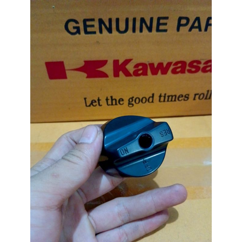 ลูกบิดต๊าปน้ํามัน Kaze R สีดํา