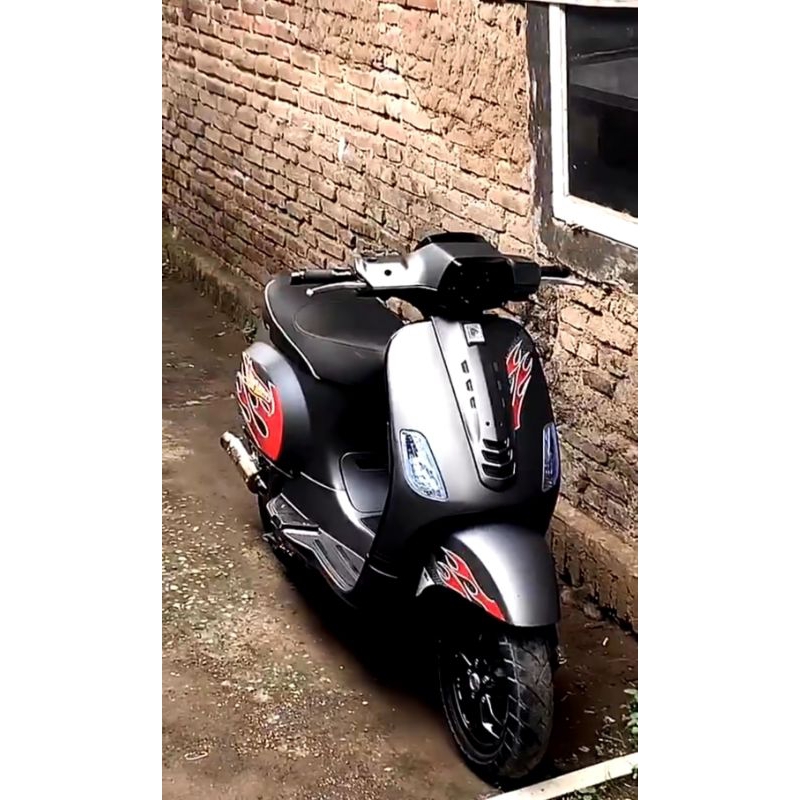 สติ๊กเกอร์แถบเต็นท์ VESPA SPRINT HOTWHELLS
