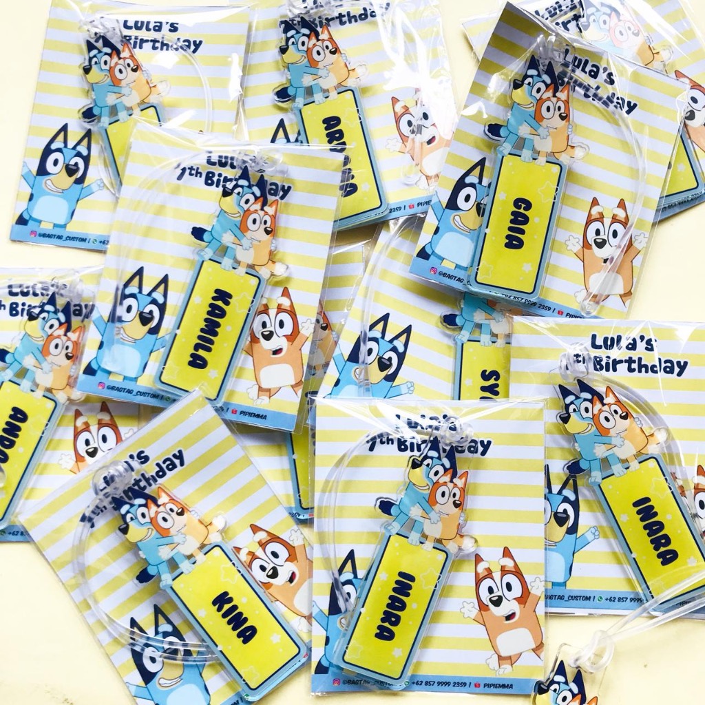 Gantungan แท็กกระเป๋า Bluey ชื่อน่ารักแบบกําหนดเองสําหรับเด็กนักเรียน