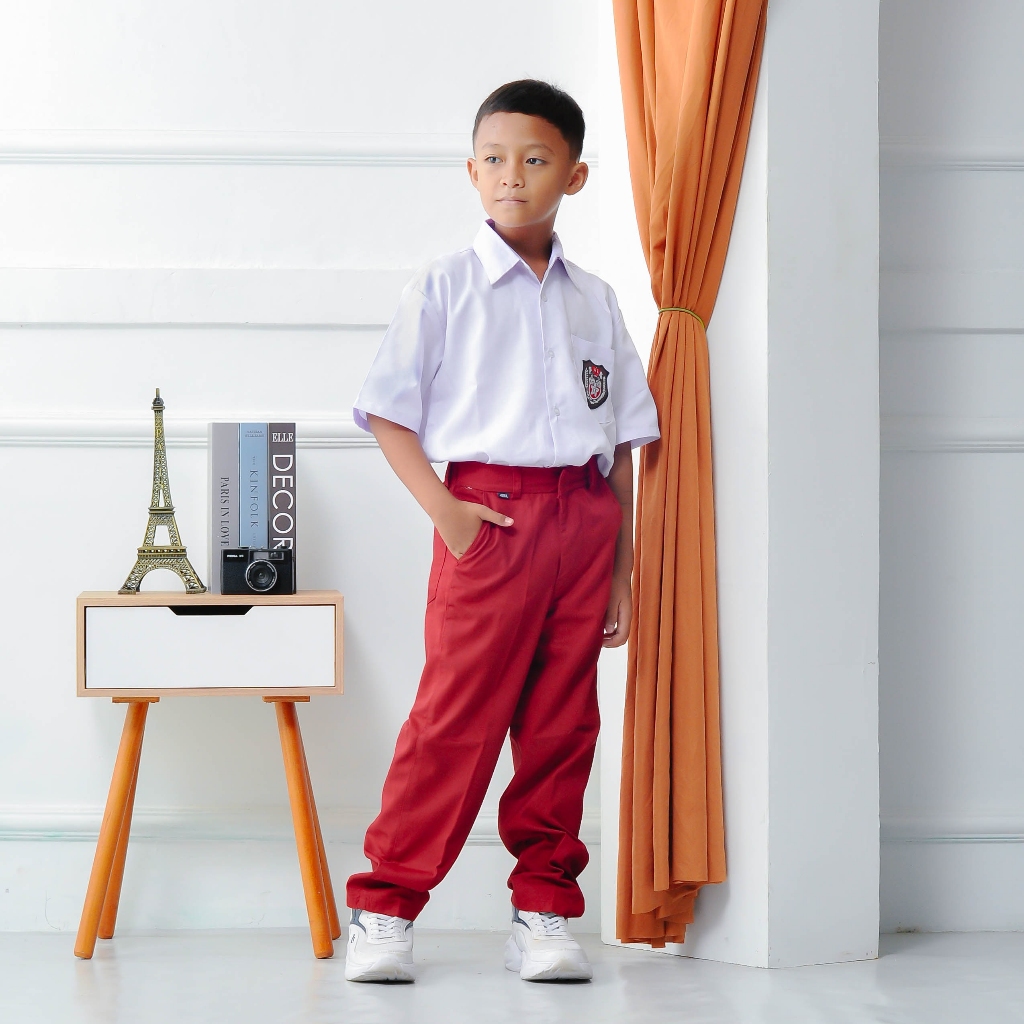 KEMEJA ARFALO - ชุดเครื่องแบบนักเรียนประถม เสื้อโอซิสแขนสั้นสีขาว