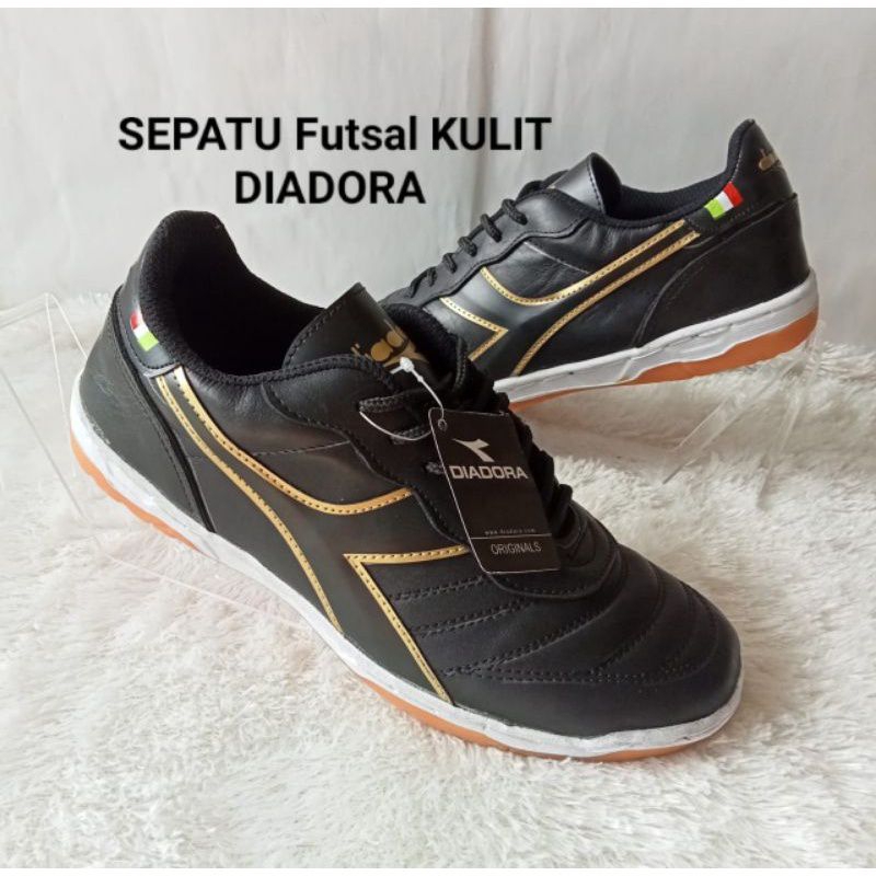 Diadora รองเท้าฟุตซอล หนังวัวแท้เต็ม คุณภาพระดับพรีเมียม 38-43 (เย็บพื้นรองเท้าครั้งเดียว)