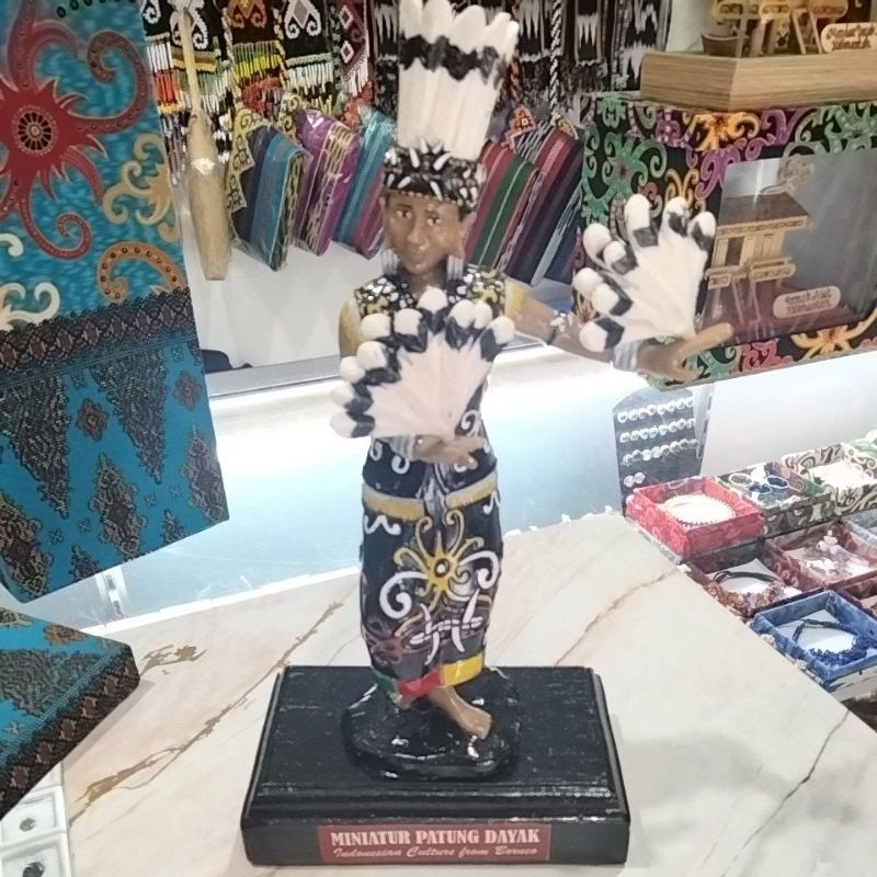 รูปปั้น Dayak Viber*