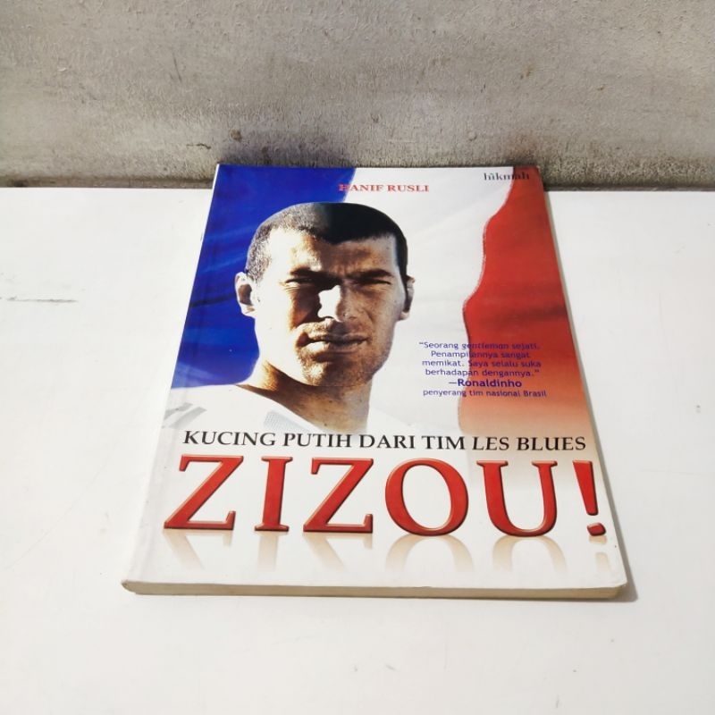 Super Book - หนังสือแมวขาวจากทีม Blues Zizou!