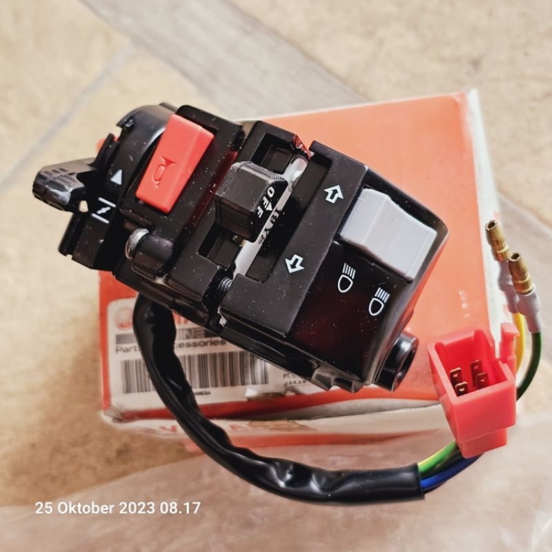 Crypton/Jupiter 8K ที่ยึดโคมไฟซ้าย 4ST-H3973-10