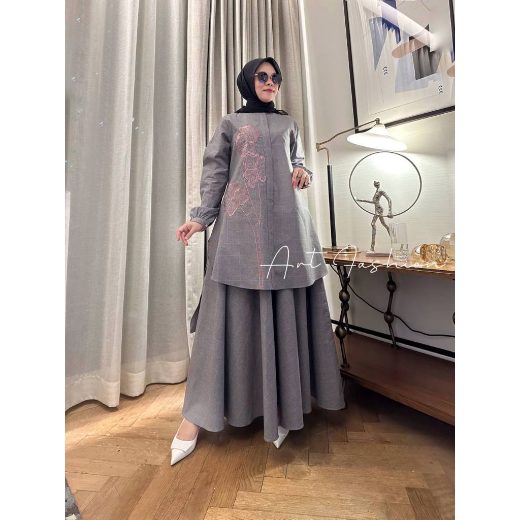 ชุดกระโปรง ปักลาย The Sister Series 4