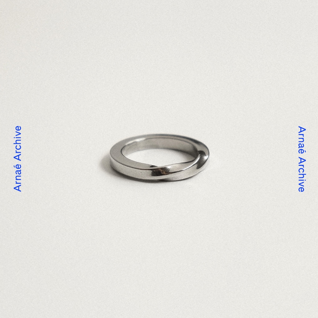 Arnaé Archive Twisted Minimal Band Ring แหวนป้องกันสนิมสแตนเลส Unisex