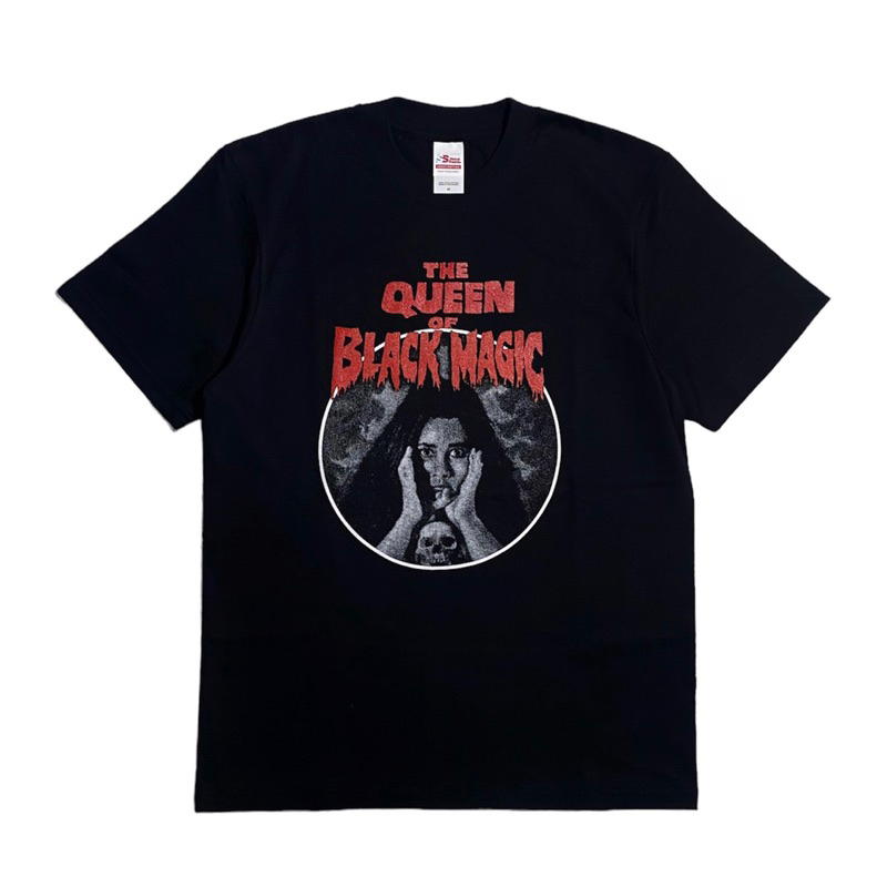 เสื้อยืด ลาย Suzanna The Queen Of Black Magic สีดํา | เสื้อผ้าวงดนตรี
