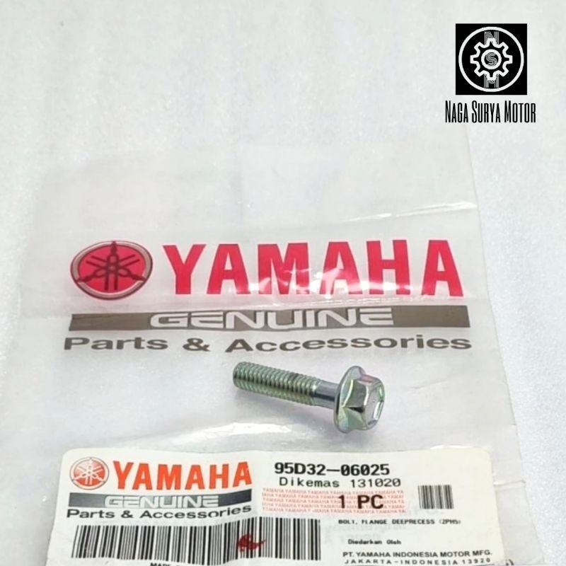 น๊อตหม้อน้ํา R15 V3 XSR 95D32-06025 ORI YGP