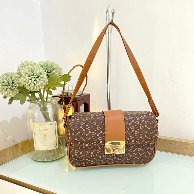 กระเป๋าสตรี - กระเป๋าสะพาย - PAMELA