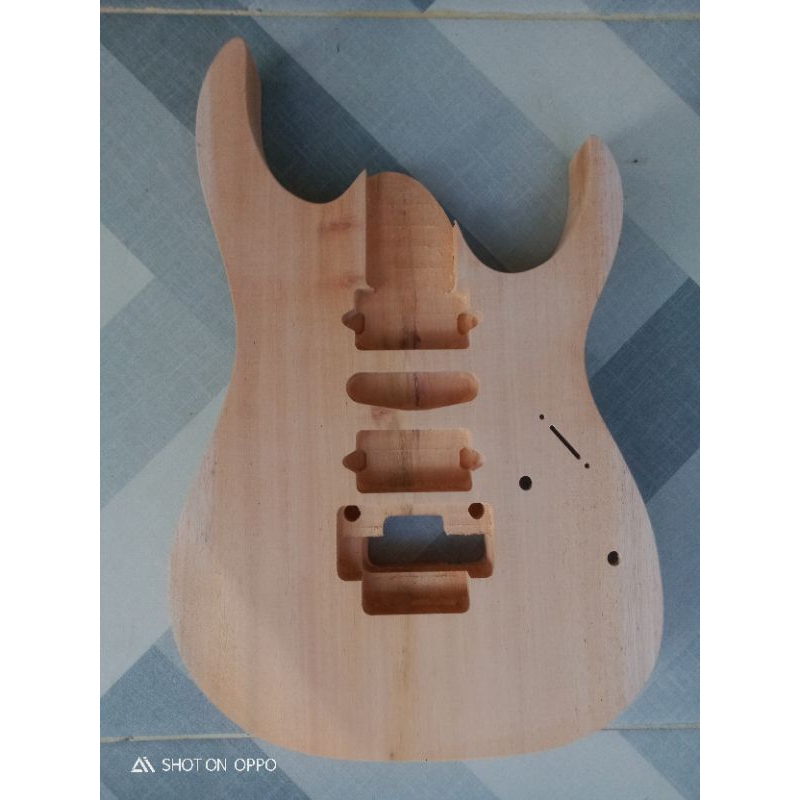 ตัวกีตาร์ Ibanez rg รุ่น tremolo zps