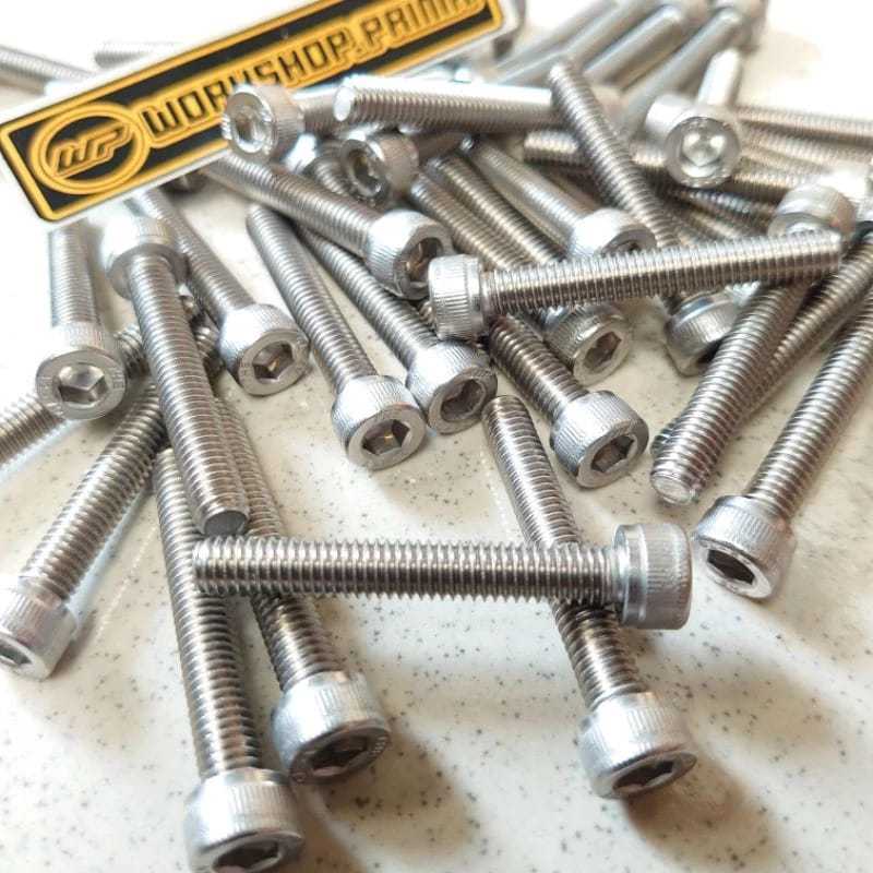 MESIN 10 KEY BOLT L5 M6X40 ENGINE BLOCK BOLT M6X40MM LENGTH 4CM MATIC BEBEK SPORT