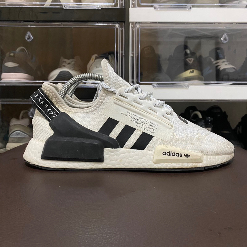 Adidas NMD R1 V2 รองเท้าผ้าใบ สีดํา สีขาว