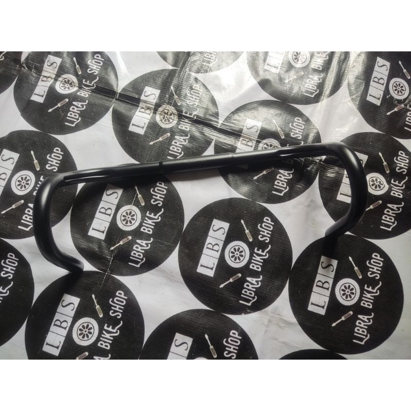 RNA BILLGOAT RACING HANDLEBAR 44CM 25.4MM STANDARD BLACK IRON DROPBAR