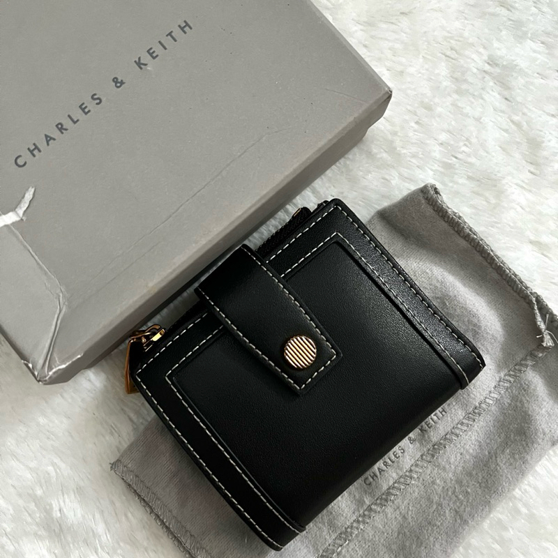 Wallet Charles and Keith Bronte Stitch-Trim Short Wallet/Wallet Charles & Keith Preloved Original/Wa