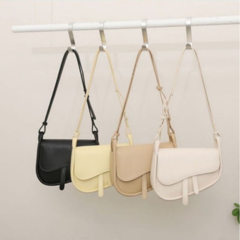 Bella Sling Bag SHOULDER Bag ล่าสุดอินเทรนด์ BELLA SLING BAG กระเป๋าสะพายผู้หญิง