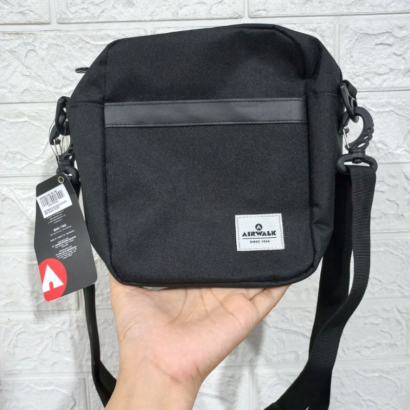 กระเป๋าสะพายข้าง AIRWALK Original | [นําเข้า] Armand Sling Bag - กระเป๋าสะพายข้าง | กระเป๋าสะพายข้าง