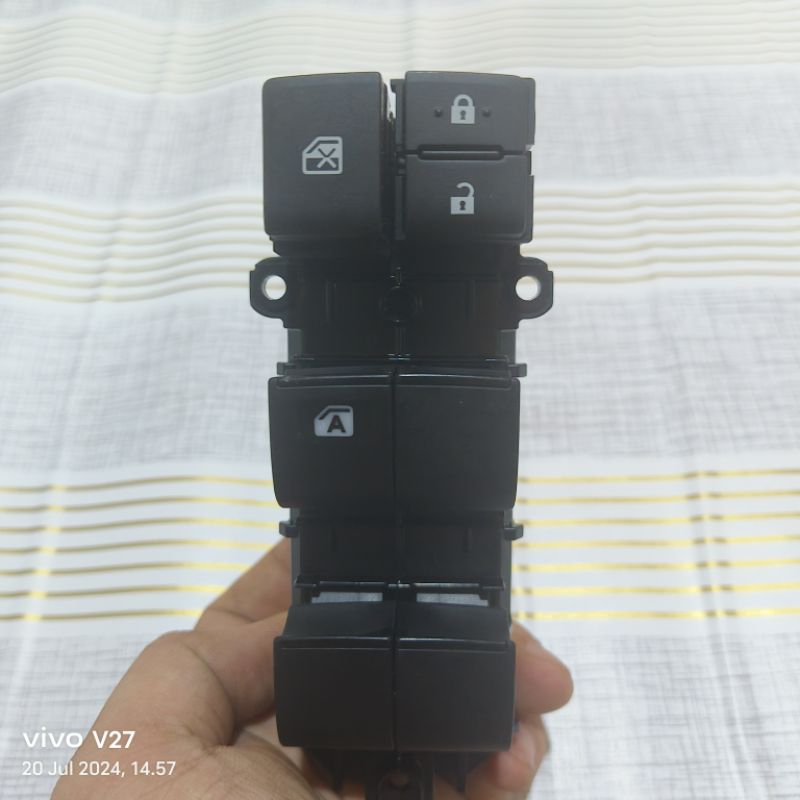 Yaris power window Switch พวงมาลัยซ้าย LH รหัส 84820-0D650 เดิม