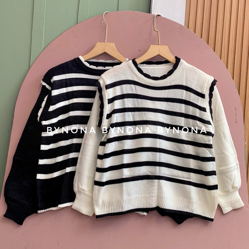 Karina Ruffle Blouse เสื้อถักผู้หญิง