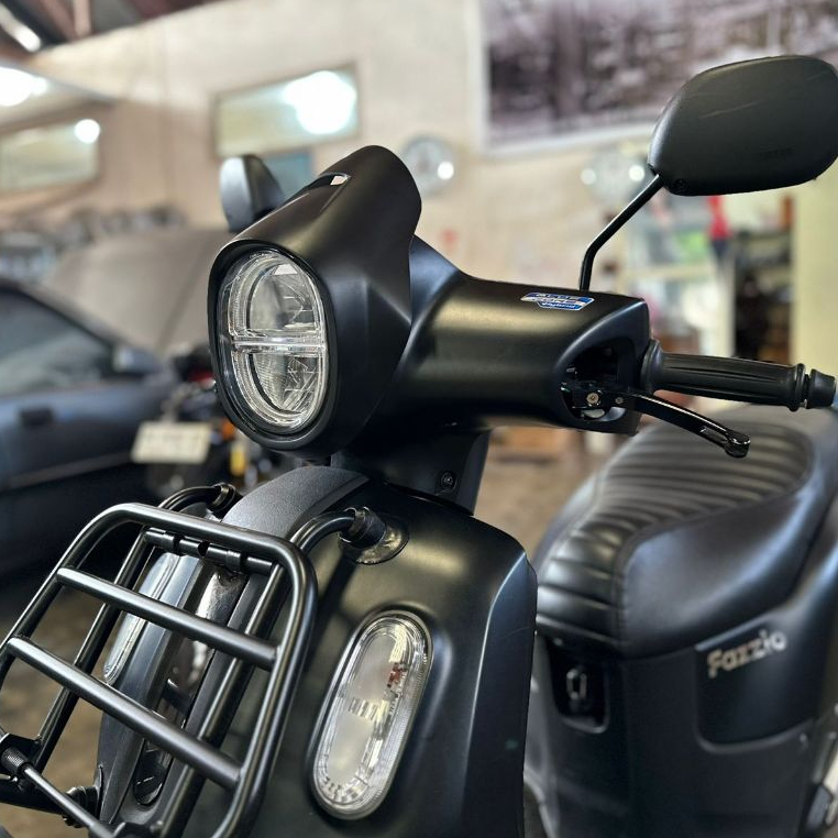 KSR original Vespa รุ่น Fazzio Visor, ด้านหน้าสัตว์เลี้ยง Fazzio