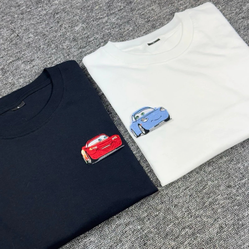 Cars Lighting Mcqueen & Sally เย็บปักถักร้อย V1 เสื้อยืดคู่รัก - เสื้อยืดคู่รักผู้ชายและผู้หญิง Comb