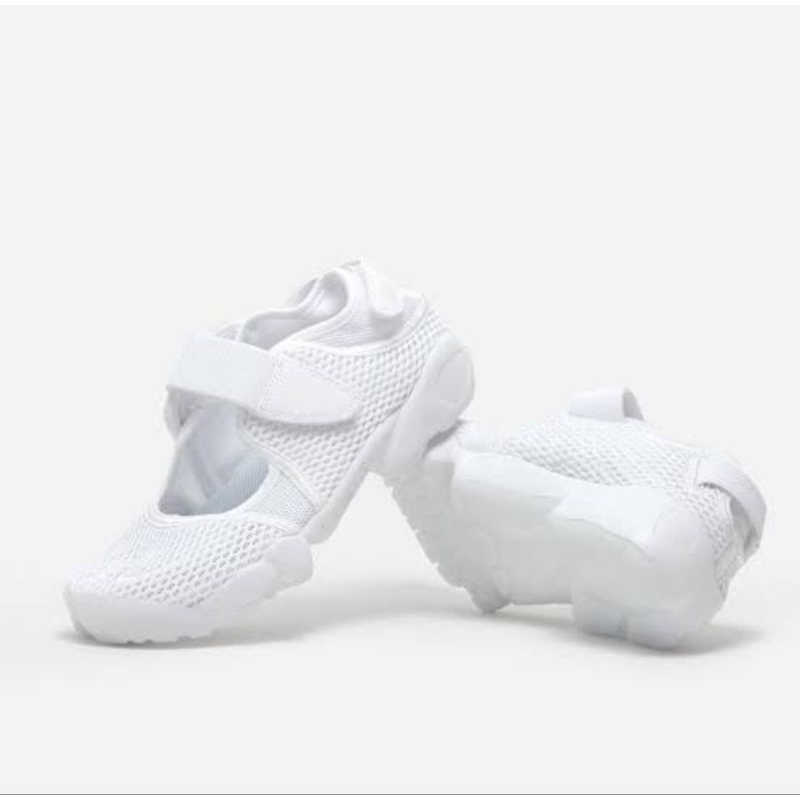 Nike AQUA RIFT รองเท้าผ้าใบ สีขาว