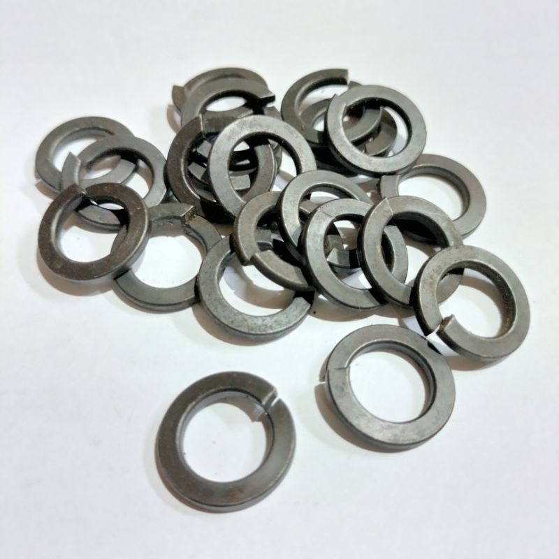 BLACK SPRING RING M6 / 1/4 (RING 10)