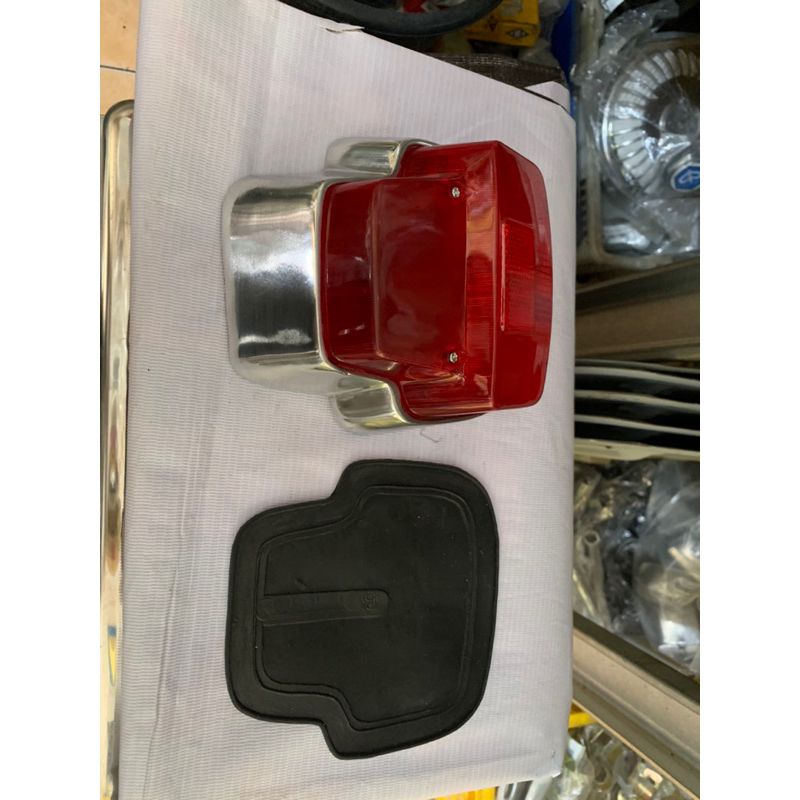 MERAH Vespa Super Taun 66 Red Stop Light