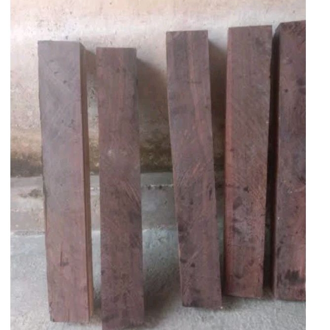 ไม้กัลih asem หนัก 2 กก. ยาว ± 60 ซม. กว้าง ± 7 ซม. หนา ± 4 ซม