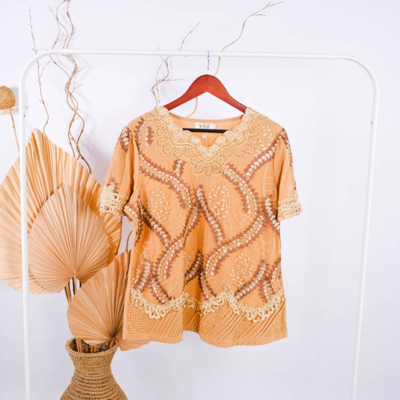 VR2 3 XL เสื้อลายของกระจุกกระจิก