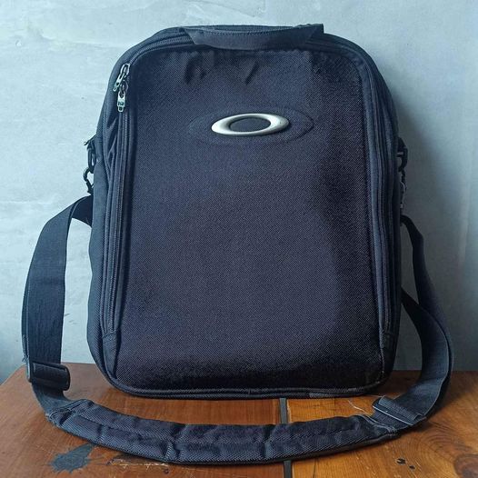 กระเป๋าสะพาย Oakley - กระเป๋าสะพาย Oakley Black